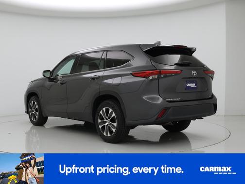 Gray 2022 Toyota Highlander XLE