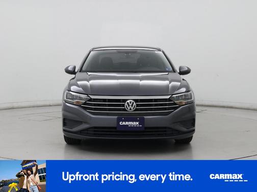 Gray 2019 Volkswagen Jetta SE