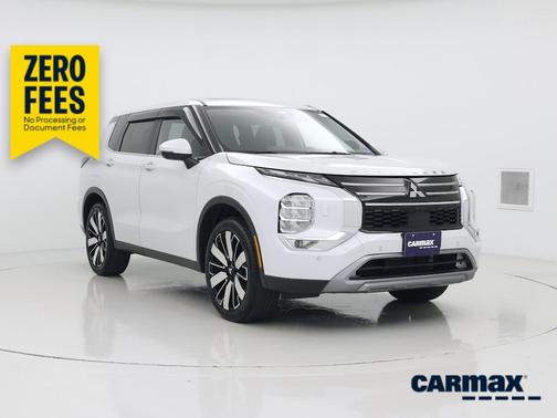 White 2025 Mitsubishi Outlander SE
