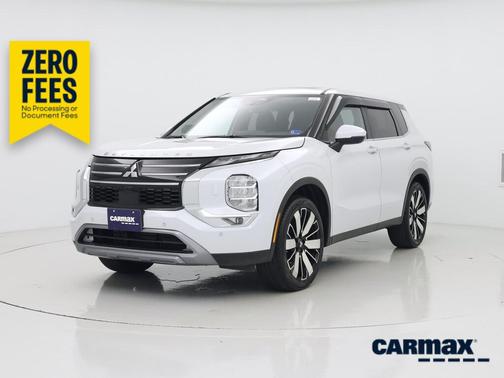 White 2025 Mitsubishi Outlander SE