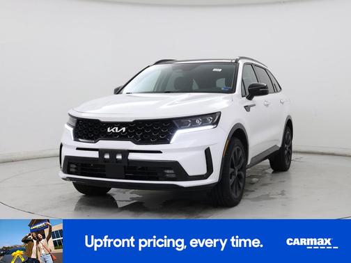 White 2023 Kia Sorento SX