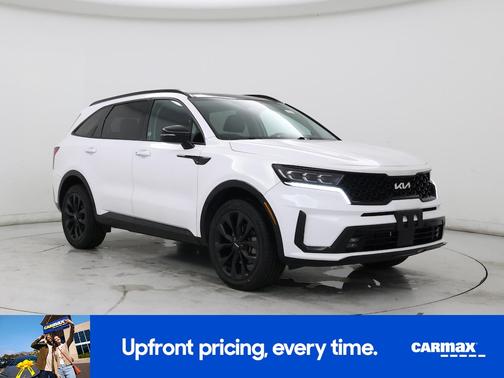 White 2023 Kia Sorento SX