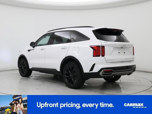 White 2023 Kia Sorento SX