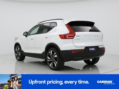 2023 Volvo XC40 B4 Plus Dark Theme