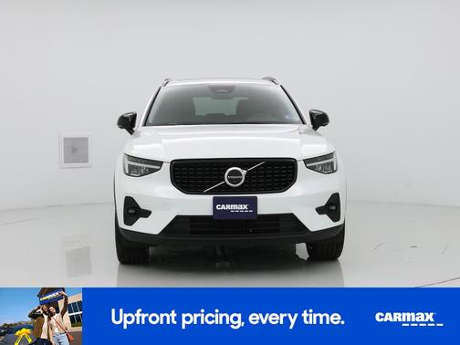 2023 Volvo XC40 B4 Plus Dark Theme