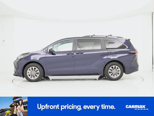 2025 Toyota Sienna LE
