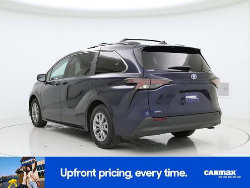 2025 Toyota Sienna LE