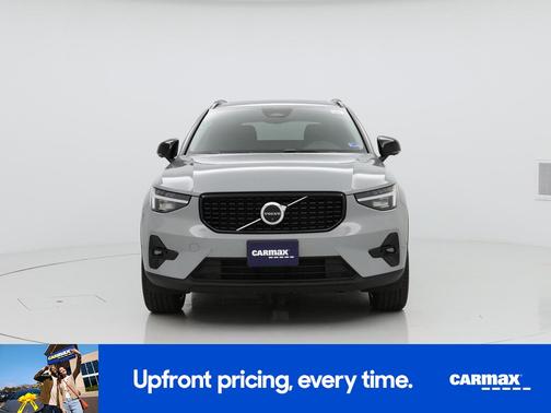 2024 Volvo XC40 B5 Plus Dark Theme