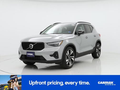 2024 Volvo XC40 B5 Plus Dark Theme