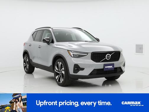 2024 Volvo XC40 B5 Plus Dark Theme