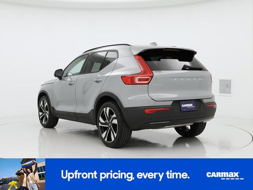 2024 Volvo XC40 B5 Plus Dark Theme