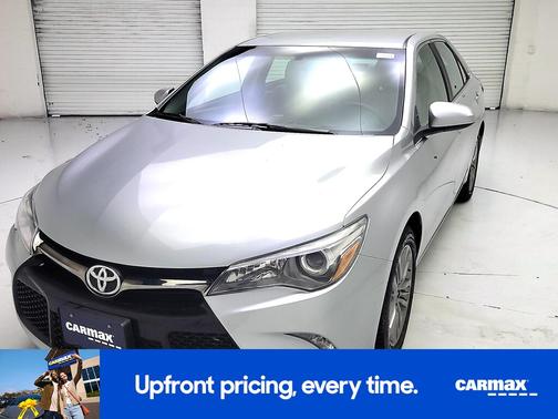 Silver 2017 Toyota Camry SE