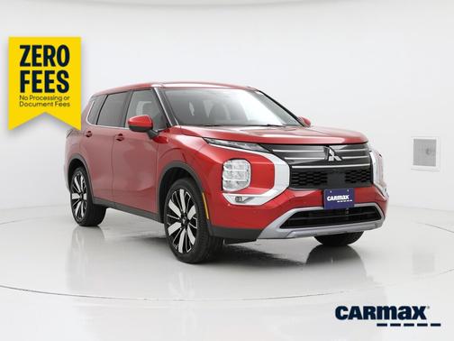 Red 2025 Mitsubishi Outlander SE