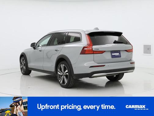 2025 Volvo V60 Cross Country B5 Plus