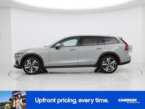 2025 Volvo V60 Cross Country B5 Plus