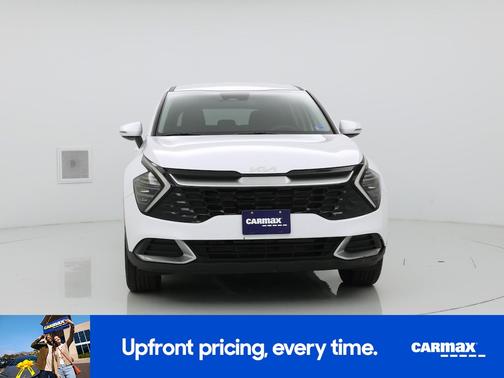 White 2024 Kia Sportage EX
