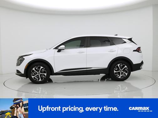 White 2024 Kia Sportage EX