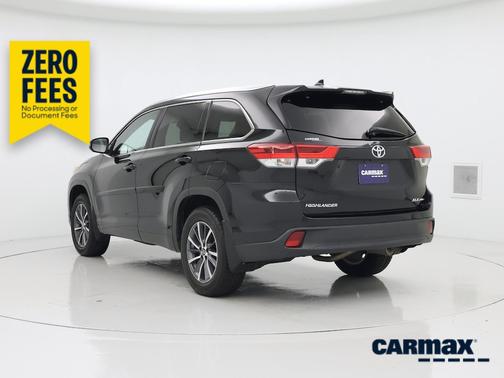 Black 2017 Toyota Highlander XLE