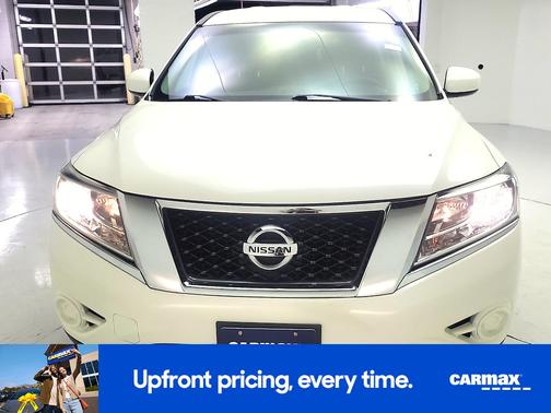 White 2015 Nissan Pathfinder S