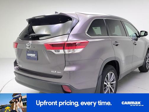 Gray 2019 Toyota Highlander XLE