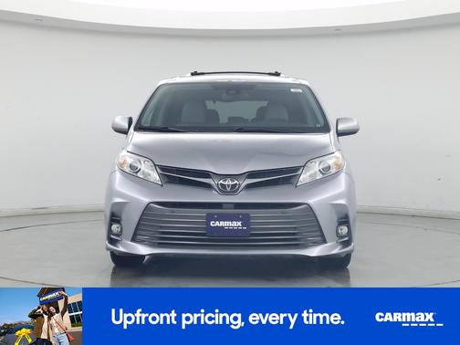Silver 2018 Toyota Sienna XLE