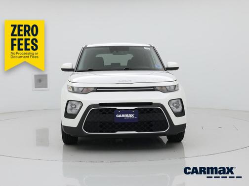White 2022 Kia Soul LX