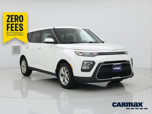 White 2022 Kia Soul LX
