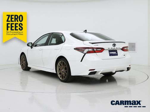 White 2024 Toyota Camry SE