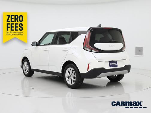 White 2025 Kia Soul LX