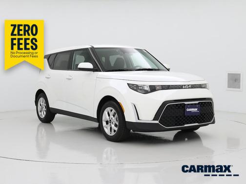 White 2025 Kia Soul LX