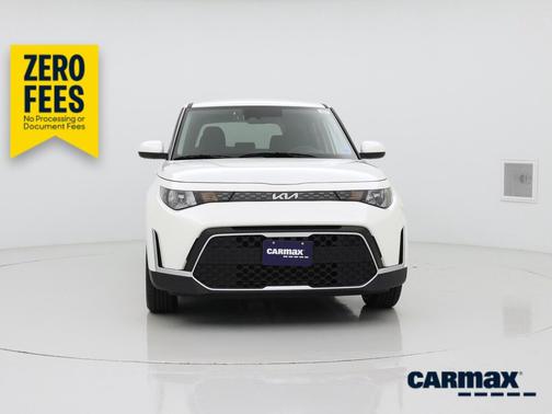 White 2025 Kia Soul LX