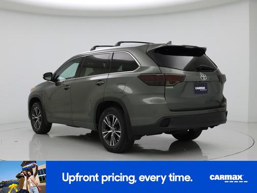 Green 2016 Toyota Highlander XLE