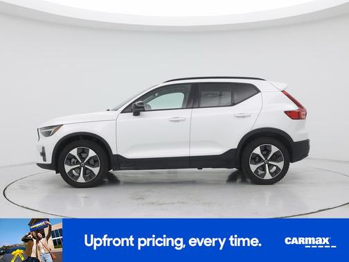 2023 Volvo XC40 B4 Ultimate Dark Theme