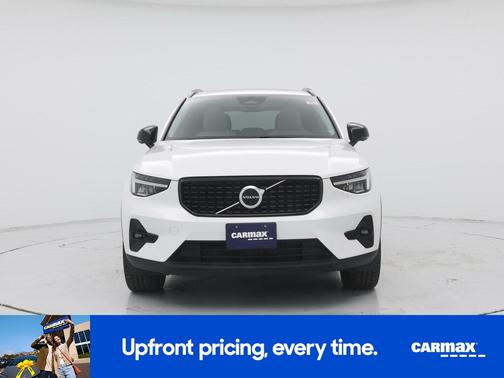 2023 Volvo XC40 B4 Ultimate Dark Theme