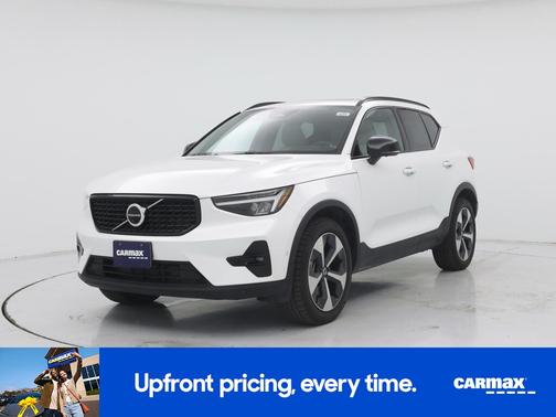 2023 Volvo XC40 B4 Ultimate Dark Theme