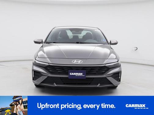 Silver 2024 Hyundai ELANTRA SE