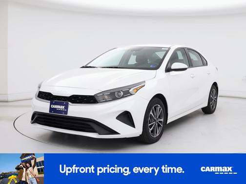 White 2023 Kia Forte LXS