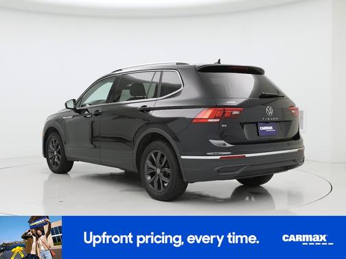Black 2024 Volkswagen Tiguan SE
