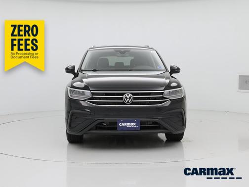 Black 2024 Volkswagen Tiguan SE