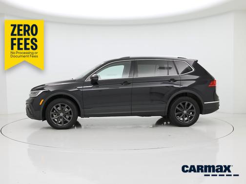Black 2024 Volkswagen Tiguan SE