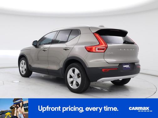 2022 Volvo XC40 T4 Momentum