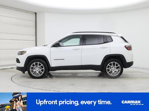White 2022 Jeep Compass Latitude