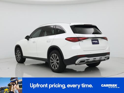 White 2024 Mercedes-Benz GLC 300