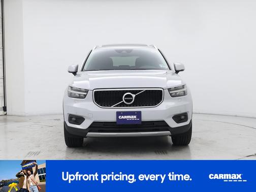 2022 Volvo XC40 T5 Momentum
