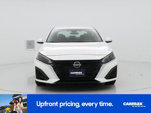 White 2023 Nissan Altima SV