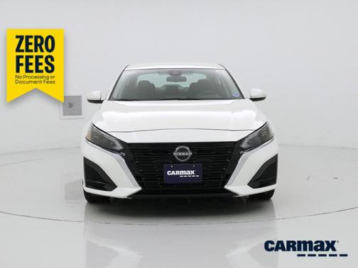 White 2023 Nissan Altima SV