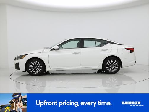 White 2023 Nissan Altima SV