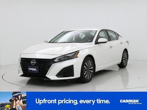 White 2023 Nissan Altima SV