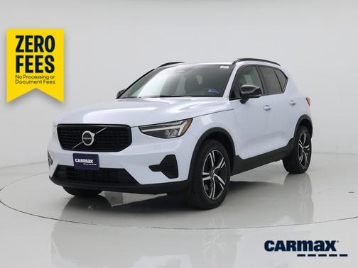 Blue 2024 Volvo XC40 B5 Core Dark Theme