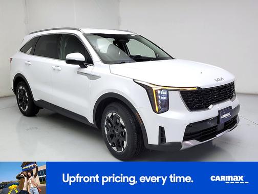 White 2024 Kia Sorento S SUV